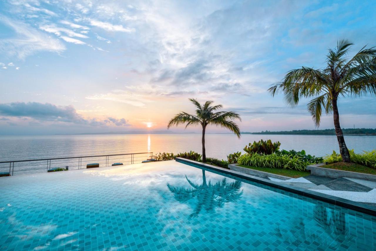 Cove 55 Hotell Santubong Exteriör bild