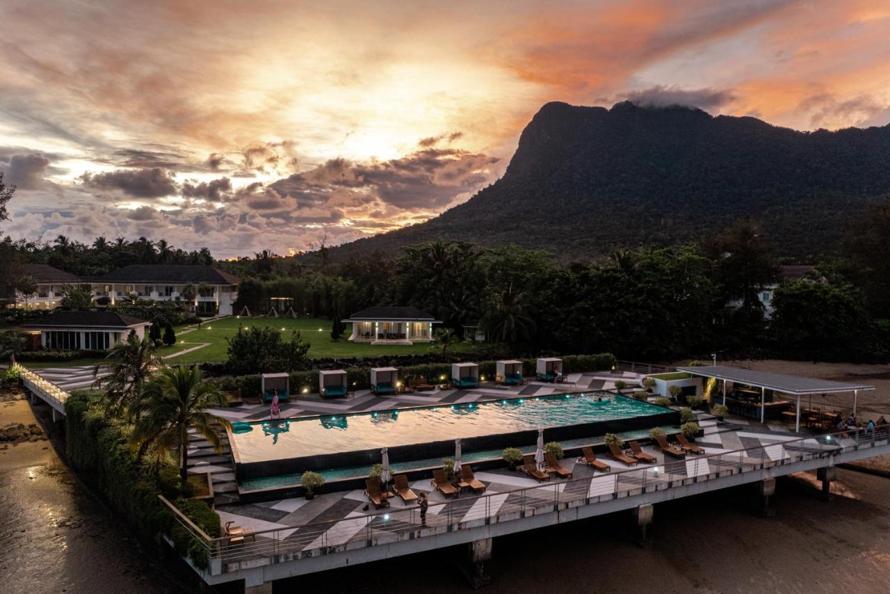 Cove 55 Hotell Santubong Exteriör bild