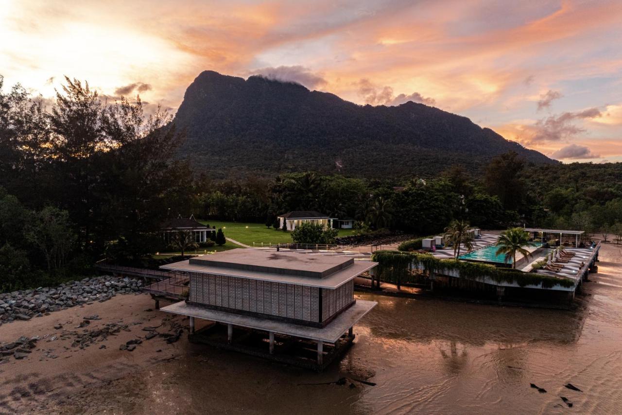 Cove 55 Hotell Santubong Exteriör bild