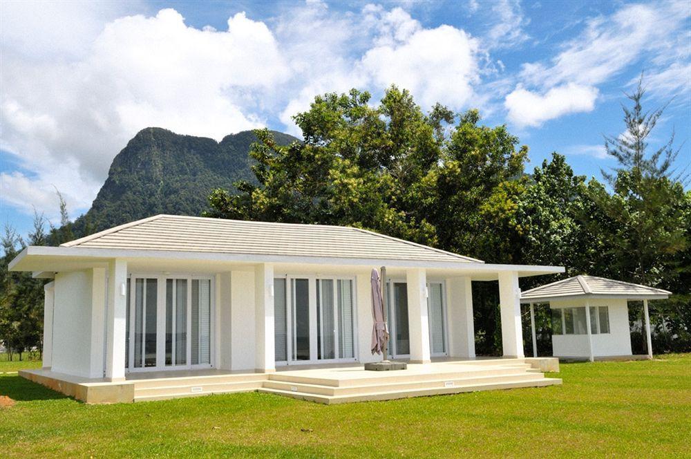 Cove 55 Hotell Santubong Exteriör bild